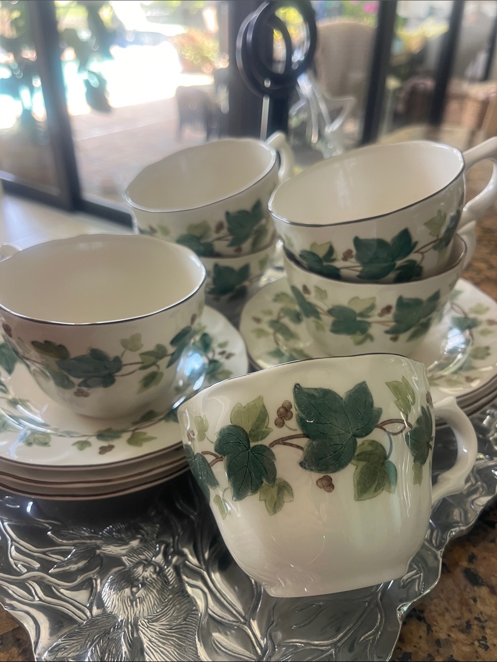 Set of 6 Nikko casual living Greenwood ivory pattern, tea, cups, and saucers